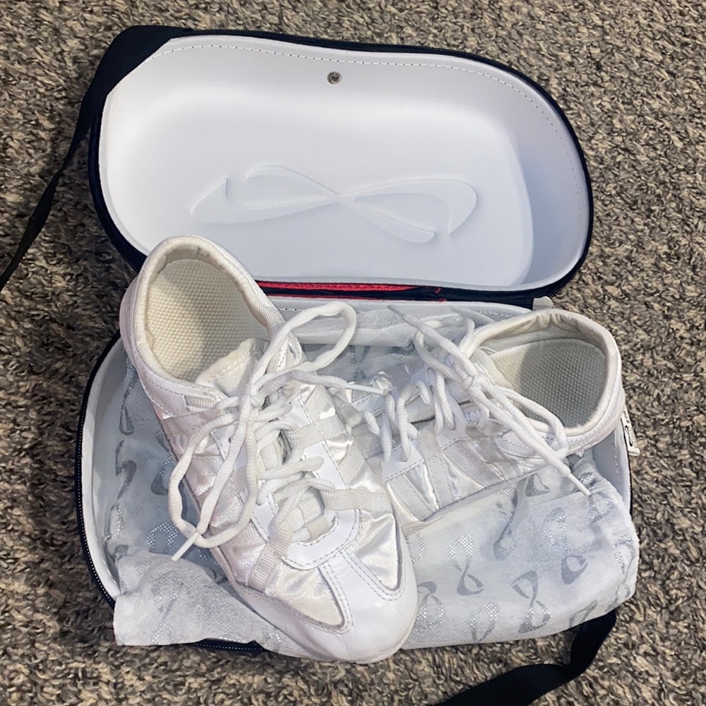 Nfinity evolution cheer shoes